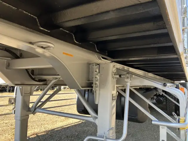 新品!未使用車! 令和7年 トレクス 40FT3軸冷凍コンテナSET リフトアクスル(後後軸残し) サイド観音扉 冷凍機SLXi400(縦型) 樹脂燃料タンクの画像15