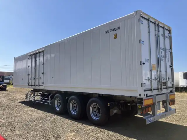 新品!未使用車! 令和7年 トレクス 40FT3軸冷凍コンテナSET リフトアクスル(後後軸残し) サイド観音扉 冷凍機SLXi400(縦型) 樹脂燃料タンクの画像7