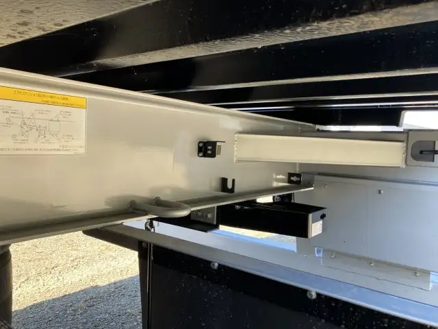 新品！未使用車！　令和7年　トレクス　40FT3軸冷凍コンテナSET　リフトアクスル(後後軸残し)　サイド観音扉　冷凍機SLXi400(縦型)　樹脂燃料タンクの画像23