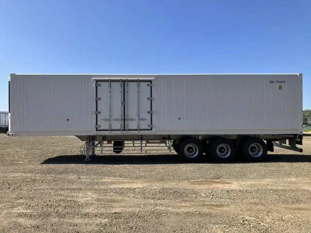 新品！未使用車！　令和7年　トレクス　40FT3軸冷凍コンテナSET　リフトアクスル(後後軸残し)　サイド観音扉　冷凍機SLXi400(縦型)　樹脂燃料タンクの画像8