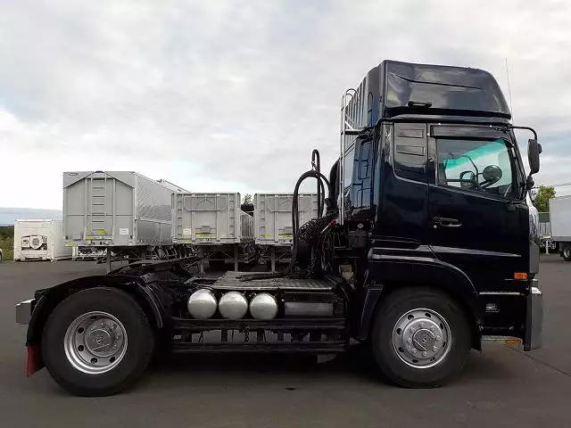 平成19年01月中古大型トラクタヘッド日産UDニッサンディーゼルの画像4