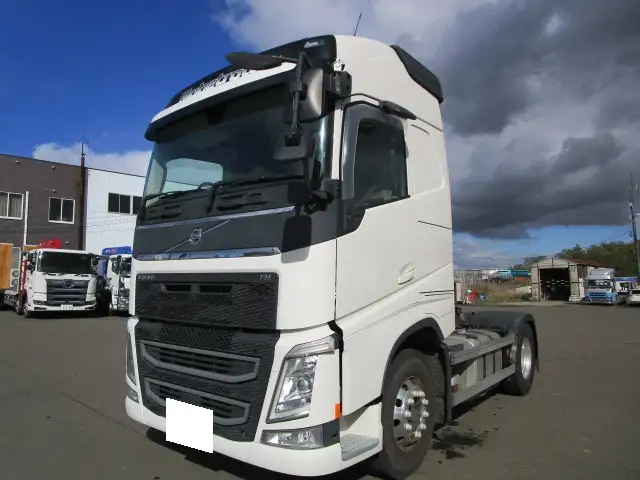 ナンバー付　令和4年　ボルボ　トラクタ　ハイルーフ　リアエアサス　デフロック付　AT　460馬力　第五輪：11,500㎏　距離：34万㎞の画像1