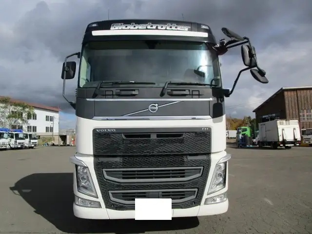 ナンバー付　令和4年　ボルボ　トラクタ　ハイルーフ　リアエアサス　デフロック付　AT　460馬力　第五輪：11,500㎏　距離：34万㎞の画像2