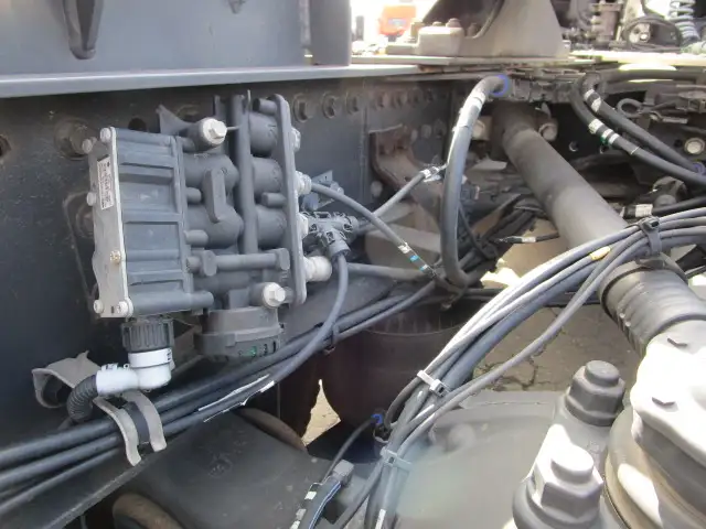 ナンバー付　令和4年　ボルボ　トラクタ　ハイルーフ　リアエアサス　デフロック付　AT　460馬力　第五輪：11,500㎏　距離：34万㎞の画像14