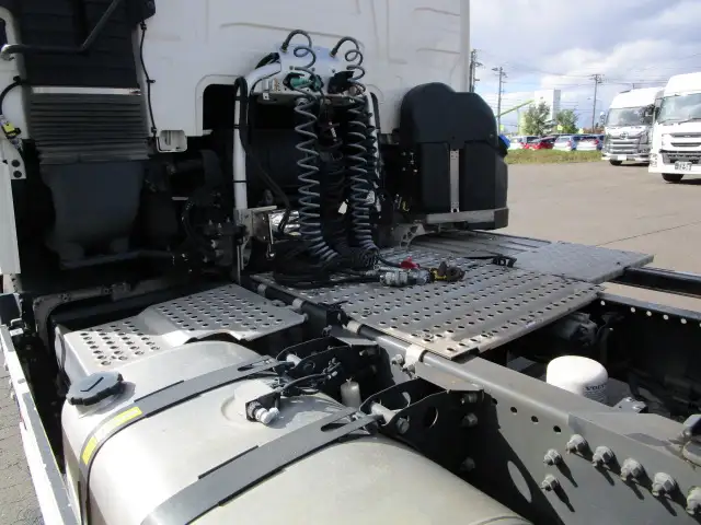 ナンバー付　令和4年　ボルボ　トラクタ　ハイルーフ　リアエアサス　デフロック付　AT　460馬力　第五輪：11,500㎏　距離：34万㎞の画像19