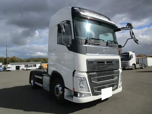 ナンバー付　令和4年　ボルボ　トラクタ　ハイルーフ　リアエアサス　デフロック付　AT　460馬力　第五輪：11,500㎏　距離：34万㎞の画像3