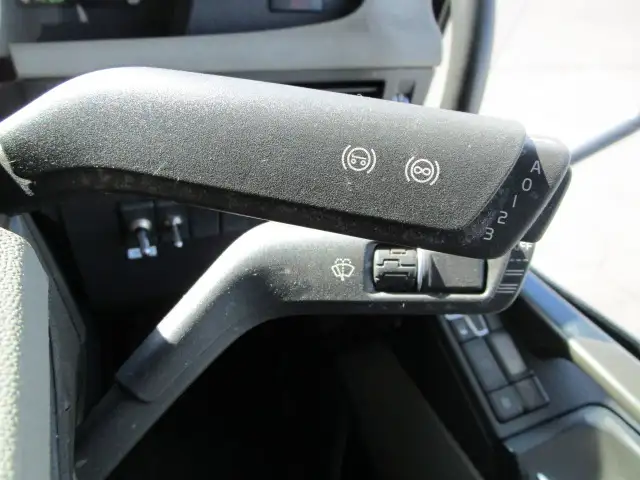 ナンバー付　令和4年　ボルボ　トラクタ　ハイルーフ　リアエアサス　デフロック付　AT　460馬力　第五輪：11,500㎏　距離：34万㎞の画像32