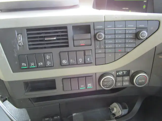 ナンバー付　令和4年　ボルボ　トラクタ　ハイルーフ　リアエアサス　デフロック付　AT　460馬力　第五輪：11,500㎏　距離：34万㎞の画像33