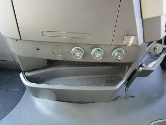 ナンバー付　令和4年　ボルボ　トラクタ　ハイルーフ　リアエアサス　デフロック付　AT　460馬力　第五輪：11,500㎏　距離：34万㎞の画像38