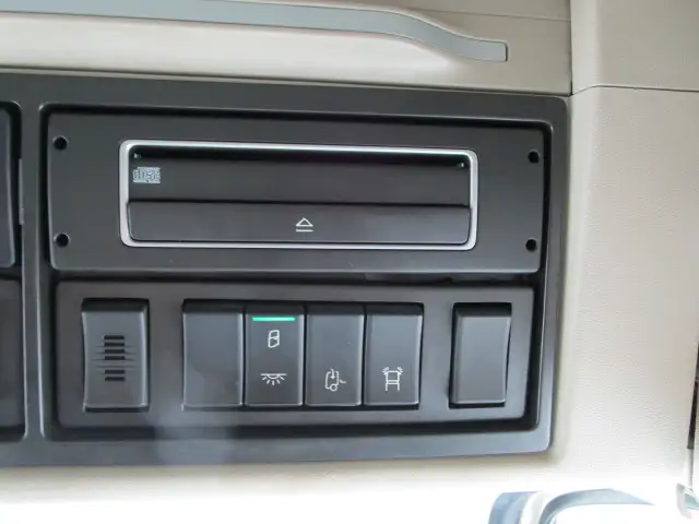 ナンバー付　令和4年　ボルボ　トラクタ　ハイルーフ　リアエアサス　デフロック付　AT　460馬力　第五輪：11,500㎏　距離：34万㎞の画像39