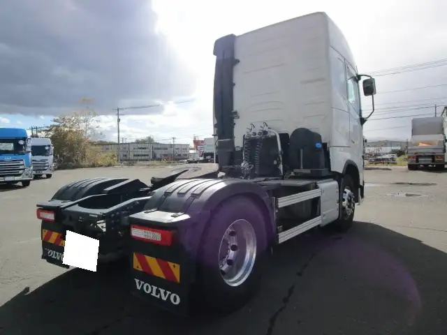 ナンバー付　令和4年　ボルボ　トラクタ　ハイルーフ　リアエアサス　デフロック付　AT　460馬力　第五輪：11,500㎏　距離：34万㎞の画像5