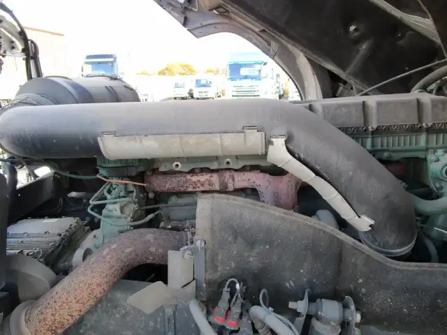 ナンバー付　令和4年　ボルボ　トラクタ　ハイルーフ　リアエアサス　デフロック付　AT　460馬力　第五輪：11,500㎏　距離：34万㎞の画像52