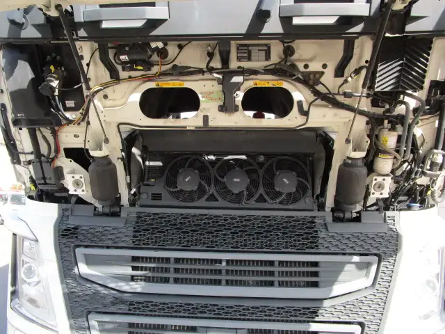 ナンバー付　令和4年　ボルボ　トラクタ　ハイルーフ　リアエアサス　デフロック付　AT　460馬力　第五輪：11,500㎏　距離：34万㎞の画像55