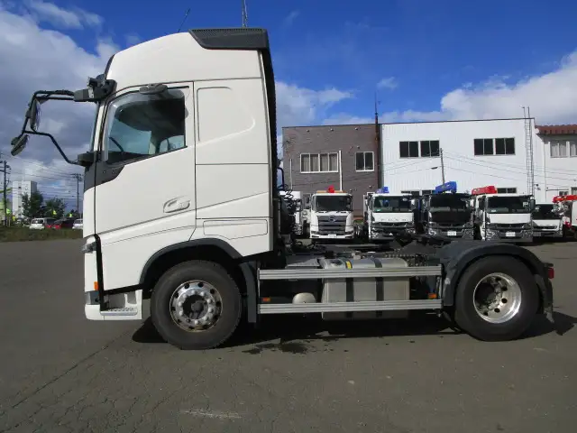 ナンバー付　令和4年　ボルボ　トラクタ　ハイルーフ　リアエアサス　デフロック付　AT　460馬力　第五輪：11,500㎏　距離：34万㎞の画像8