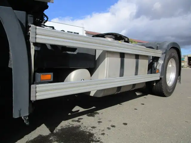 ナンバー付　令和4年　ボルボ　トラクタ　ハイルーフ　リアエアサス　デフロック付　AT　460馬力　第五輪：11,500㎏　距離：34万㎞の画像9