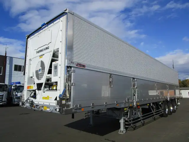 登録済み未使用車　車検：令和8年9月28日迄　令和7年式　フルハーフ　14m3軸冷凍ウイングトレーラー　スーパーシングル　リフトアクスル後軸残し　積載：24,000kg　第五輪：10,980kgの画像1