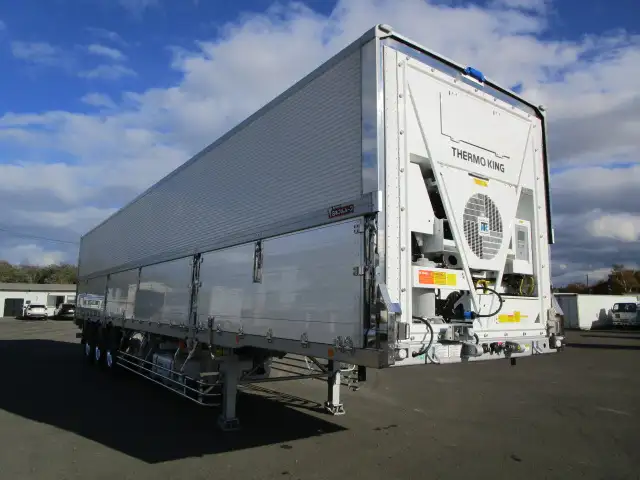 登録済み未使用車　車検：令和8年9月28日迄　令和7年式　フルハーフ　14m3軸冷凍ウイングトレーラー　スーパーシングル　リフトアクスル後軸残し　積載：24,000kg　第五輪：10,980kgの画像3