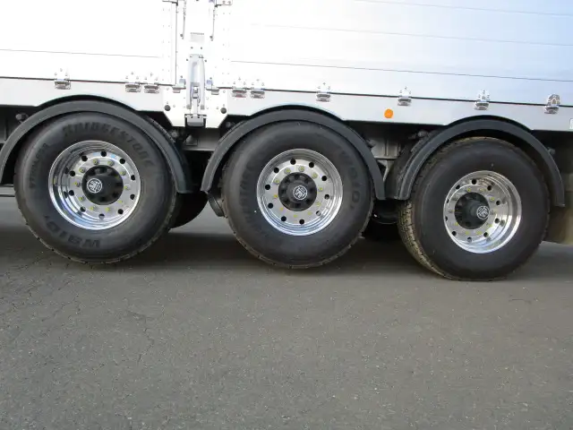 登録済み未使用車　車検：令和8年9月28日迄　令和7年式　フルハーフ　14m3軸冷凍ウイングトレーラー　スーパーシングル　リフトアクスル後軸残し　積載：24,000kg　第五輪：10,980kgの画像30