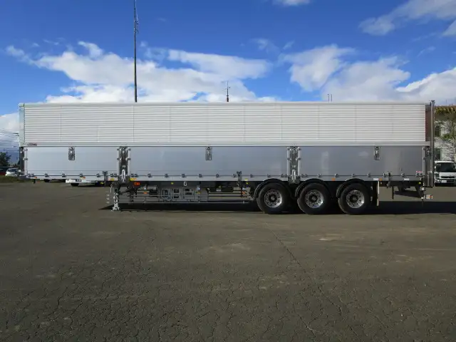 登録済み未使用車　車検：令和8年9月28日迄　令和7年式　フルハーフ　14m3軸冷凍ウイングトレーラー　スーパーシングル　リフトアクスル後軸残し　積載：24,000kg　第五輪：10,980kgの画像8
