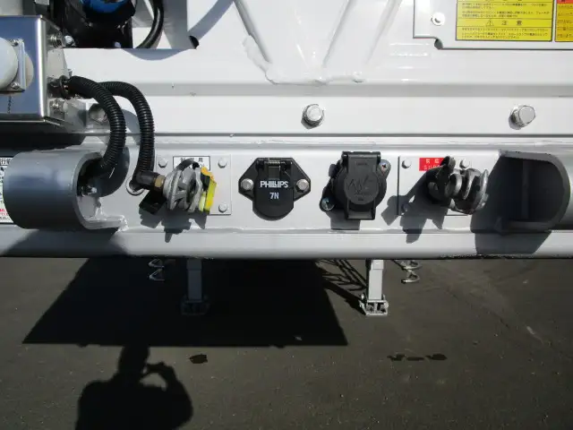 登録済み未使用車　車検：令和8年9月28日迄　令和7年式　フルハーフ　14m3軸冷凍ウイングトレーラー　スーパーシングル　リフトアクスル後軸残し　積載：24,000kg　第五輪：10,980kgの画像9