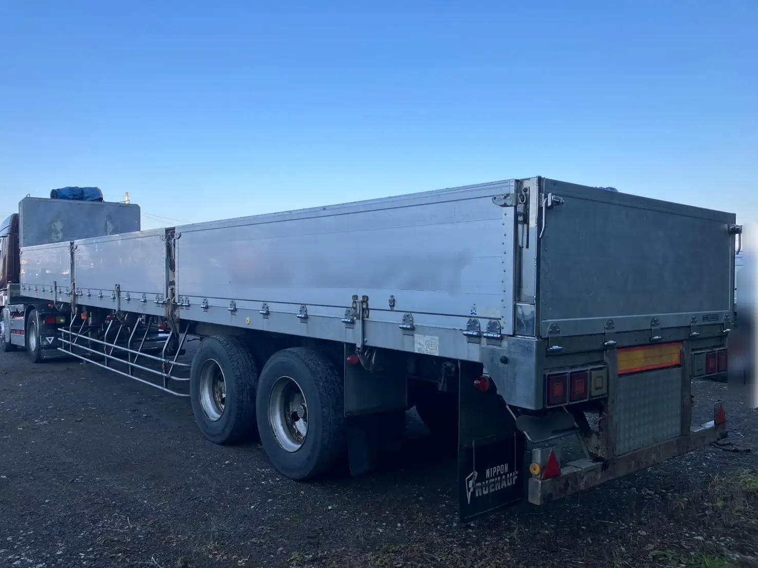 【委託販売車両】平成19年　フルハーフ　13m2軸アオリ付きトレーラ　車検付　エアサス　ジョロダー4列の画像3