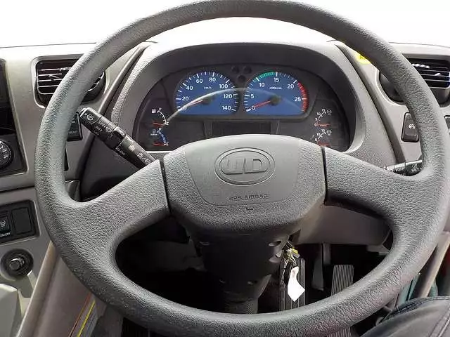 平成25年12月中古大型トラクタヘッド日産UDUDトラックスの画像32