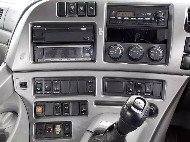 平成25年12月中古大型トラクタヘッド日産UDUDトラックスの画像35