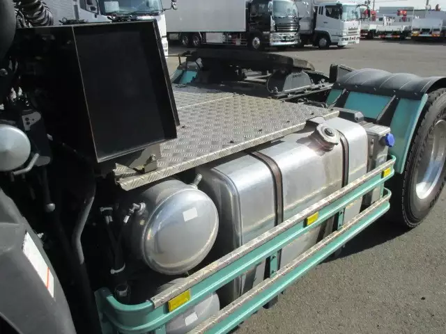 平成25年01月中古大型トラクタヘッド日産UDクオンの画像12