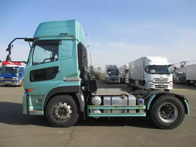 平成25年01月中古大型トラクタヘッド日産UDクオンの画像3
