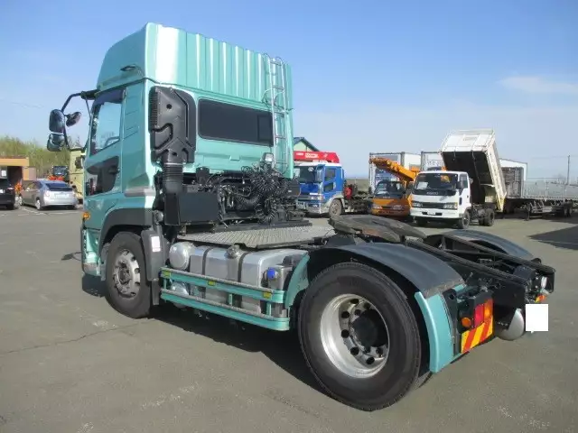 平成25年01月中古大型トラクタヘッド日産UDクオンの画像4