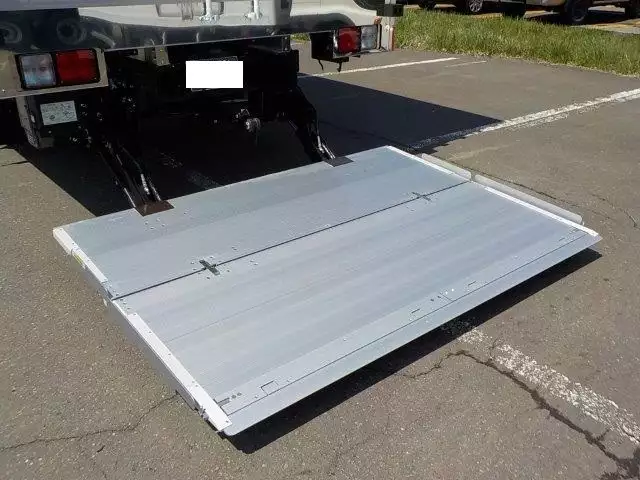 平成29年09月中古中型冷凍バン・ウィング日野レンジャーの画像9