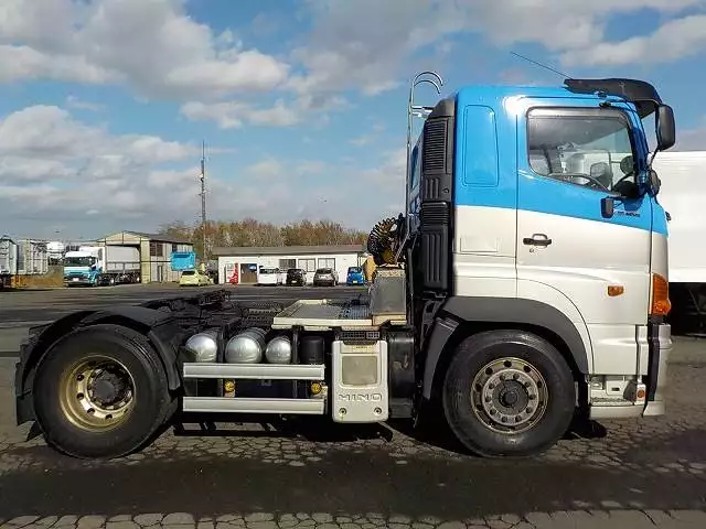 平成25年09月中古大型トラクタヘッド日野日野の画像4