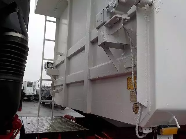 平成23年08月中古大型日産UDUDトラックスの画像26