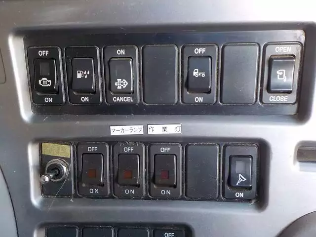 平成23年08月中古大型日産UDUDトラックスの画像47