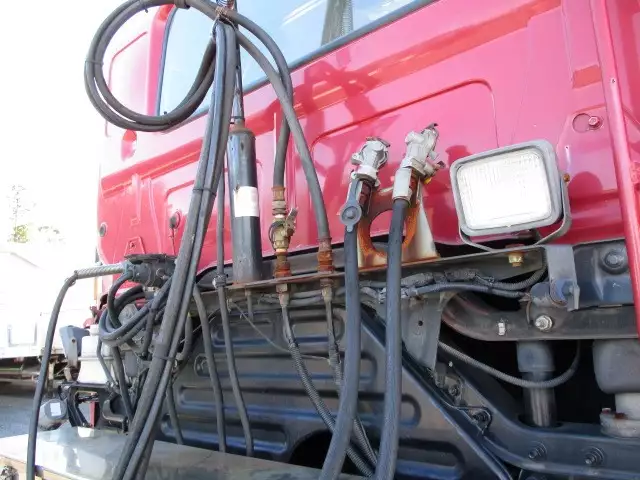 平成17年05月中古大型トラクタヘッド日野日野の画像9