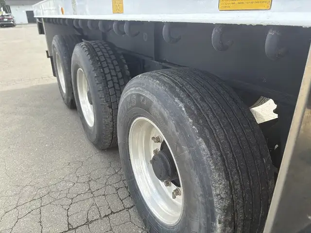 車検:令和8年2月25日 積載:29.1t フルハーフ 12m3軸フラットトレーラー スーパーシングル リフトアクスルの画像25