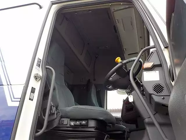 平成25年06月中古大型トラクタヘッドボルボボルボの画像17