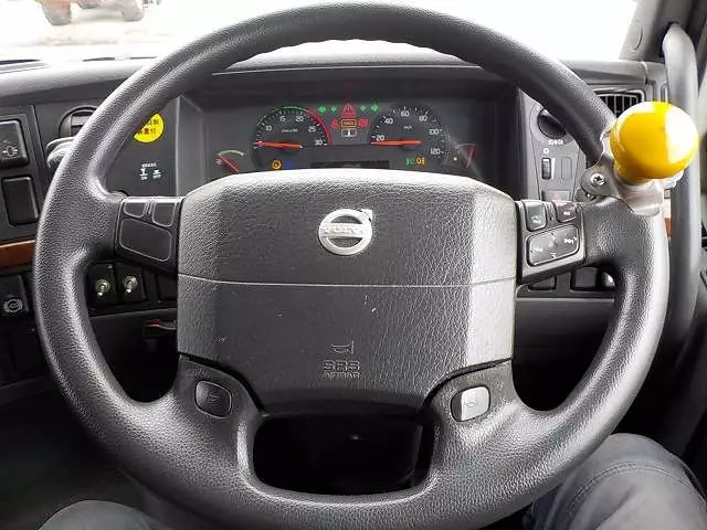 平成25年06月中古大型トラクタヘッドボルボボルボの画像25