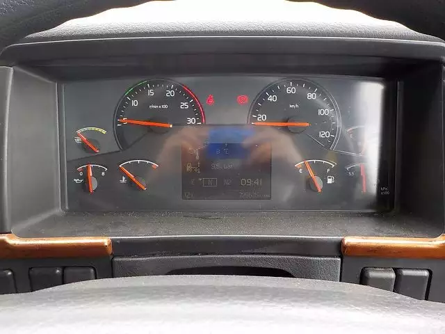 平成25年06月中古大型トラクタヘッドボルボボルボの画像31