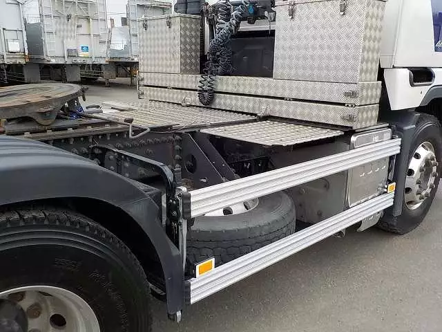 平成25年06月中古大型トラクタヘッドボルボボルボの画像9