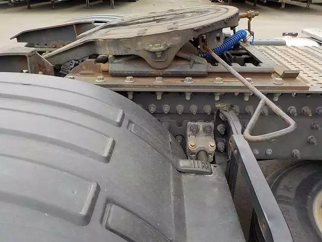 平成25年06月中古大型トラクタヘッドボルボボルボの画像12