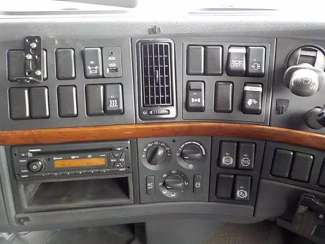 平成25年06月中古大型トラクタヘッドボルボボルボの画像25