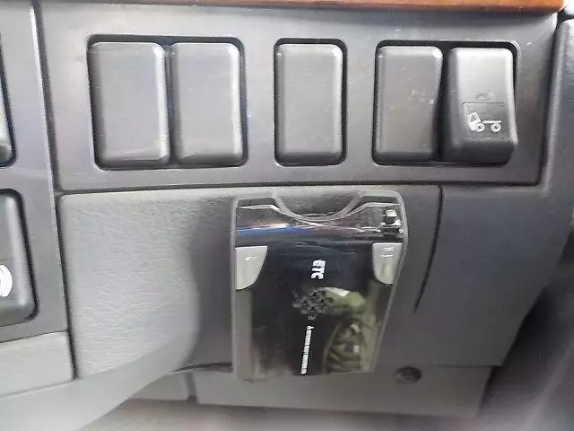 平成25年06月中古大型トラクタヘッドボルボボルボの画像27