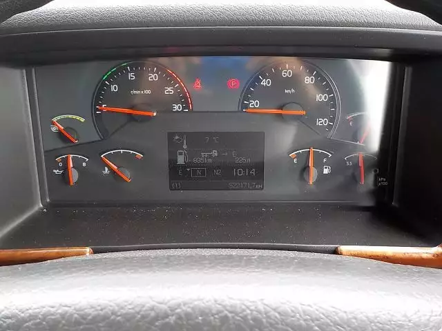 平成25年06月中古大型トラクタヘッドボルボボルボの画像30