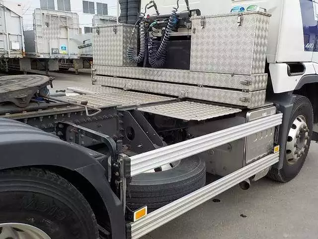 平成25年06月中古大型トラクタヘッドボルボボルボの画像8