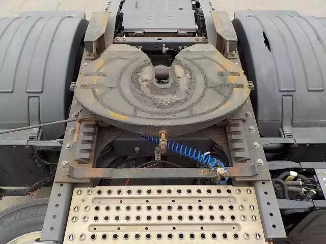 平成25年06月中古大型トラクタヘッドボルボボルボの画像9