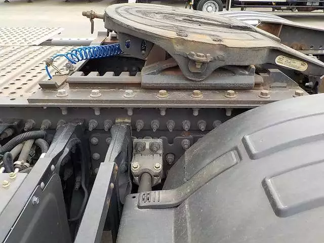 平成25年06月中古大型トラクタヘッドボルボボルボの画像10