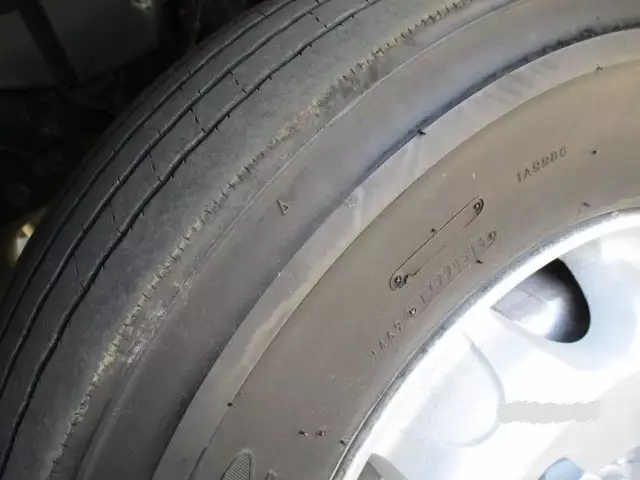 平成26年11月中古中型冷凍バン・ウィングいすゞいすゞの画像9