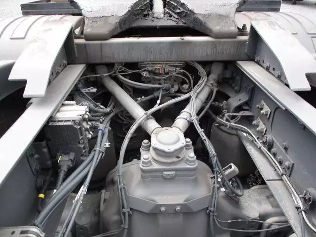 平成27年06月中古大型トラクタヘッドボルボボルボの画像16