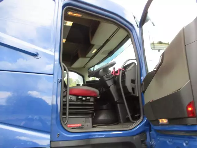 平成27年06月中古大型トラクタヘッドボルボボルボの画像21